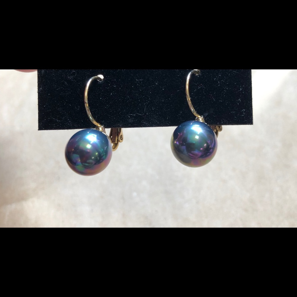 Black pearl lever back earrings